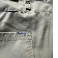 Load image into Gallery viewer, Columbia Silver Ridge Utility Capri 18W Omni-Shade UPF 50 NWT Khaki