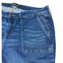 Load image into Gallery viewer, Torrid Boyfriend Straight Vintage Stretch Jeans 18S Patch Pockets