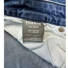 Load image into Gallery viewer, Torrid Boyfriend Straight Vintage Stretch Jeans 18S Short
