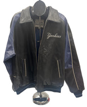 Load image into Gallery viewer, *Sale* New York Yankees Leather Jacket Coat G-III MLB NY Team Leather Jacket
