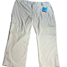 Load image into Gallery viewer, Columbia Silver Ridge Utility Capri 18W Omni-Shade UPF 50 NWT Khaki
