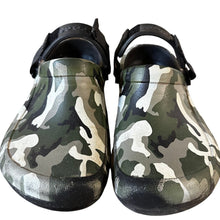 Load image into Gallery viewer, Crocs Camo Clogs Mens 6 Womens 8 Adjustable Strap Green Camouflage
