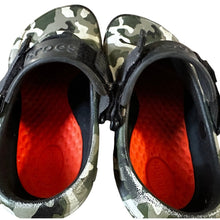 Load image into Gallery viewer, Crocs Camo Clogs Mens 6 Womens 8 Adjustable Strap Green Camouflage
