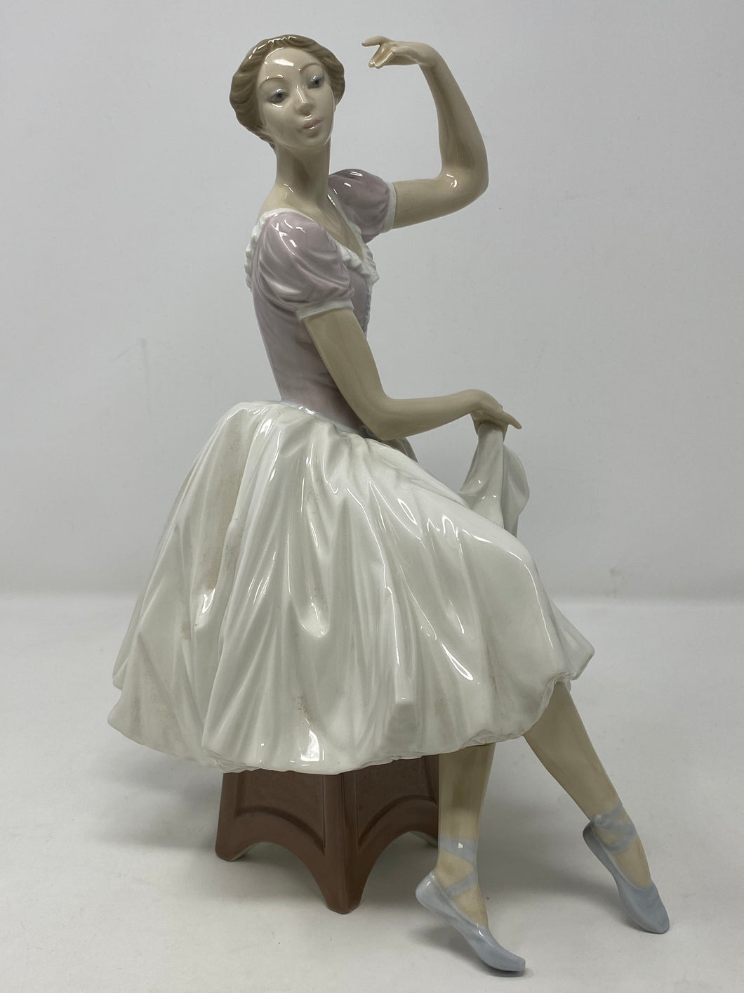 Lladro Weary Ballerina Girl Sitting on Stool - Retired
