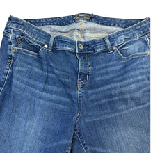Load image into Gallery viewer, Torrid Boyfriend Straight Vintage Stretch Jeans 18S Short

