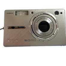 Load image into Gallery viewer, Kodak EasyShare V550 5.0MP Digital Camera Silver Works
