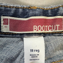 Load image into Gallery viewer, Old Navy Women’s 18 Regular Bootcut Jeans Blue Stretch Denim
