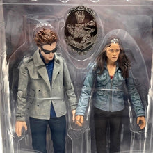 Load image into Gallery viewer, NECA Twilight Edward Bella Action Figure 2 Pack 2009 Sealed Movie Figures
