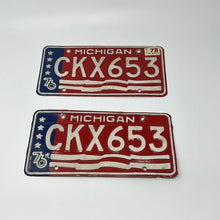 Load image into Gallery viewer, Pair of Vintage 1976 Michigan License Plates
